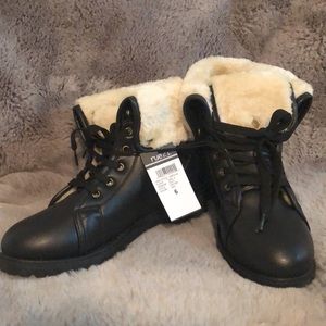 Ankle boots with fold over faux fur.